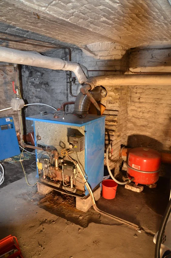 Chaudière existante de plus de 30 ans au gaz naturel.